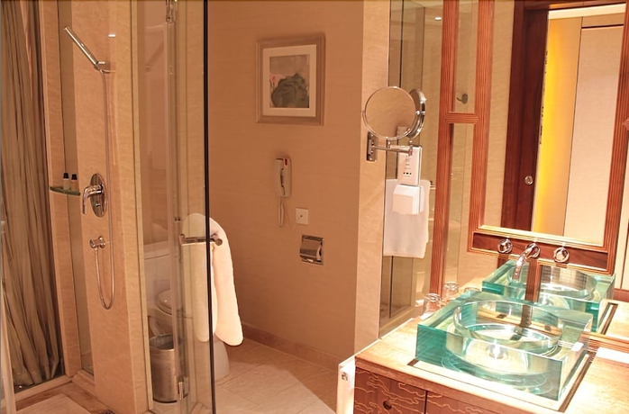 Imagen de la habitación del Hotel New Century Grand Tonglu Hangzhou China. Foto 11