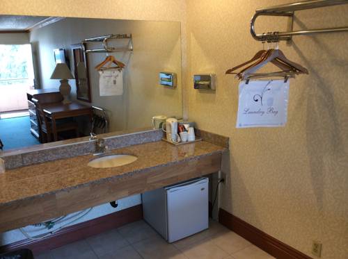Imagen de la habitación del Hotel New Century Inn. Foto 15