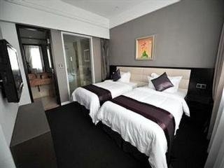 Imagen de la habitación del Hotel New Century ManJu. Foto 8