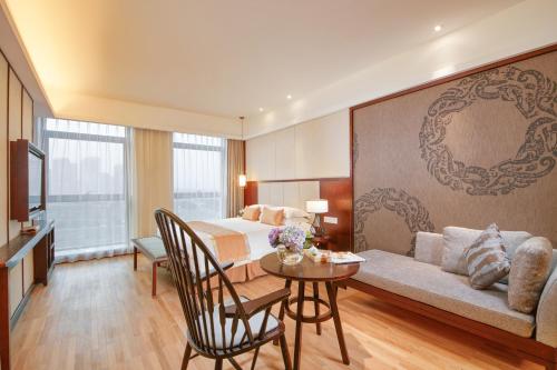 Imagen de la habitación del Hotel New Century Manju Liangzhu Hangzhou. Foto 8