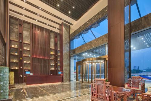 Imagen general del Hotel New Century Manju Liangzhu Hangzhou. Foto 4