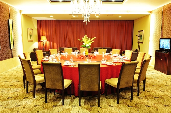 Imagen del bar/restaurante del Hotel New Century Qiandao Longting. Foto 2