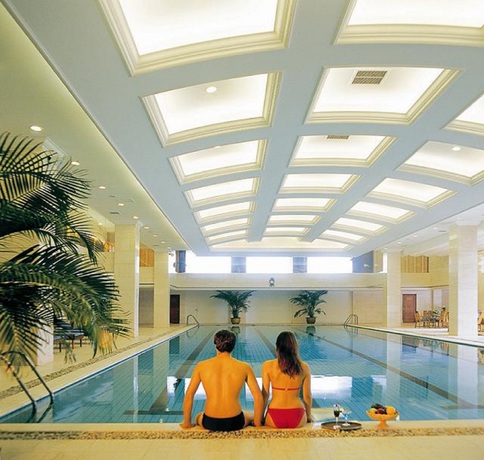 Imagen de la piscina del Hotel New Century Resort Qiandao Lake. Foto 20