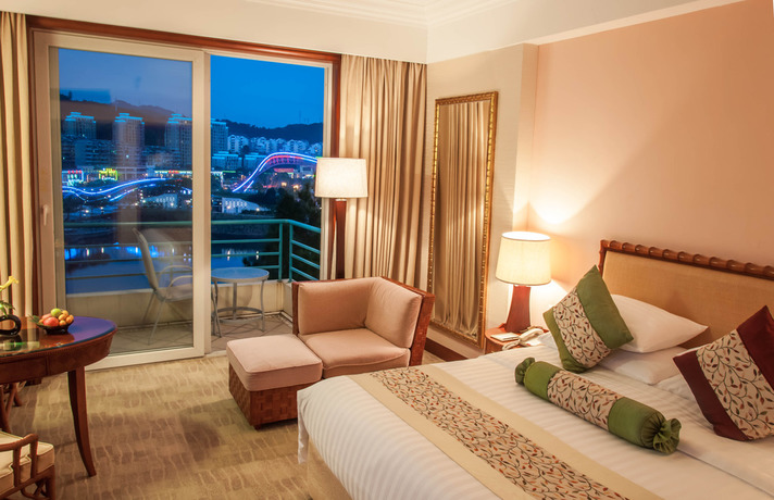 Imagen de la habitación del Hotel New Century Resort Qiandao Lake. Foto 13