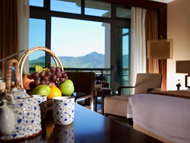 Imagen de la habitación del Hotel New Century Resort Siming Lake Yuyao. Foto 11