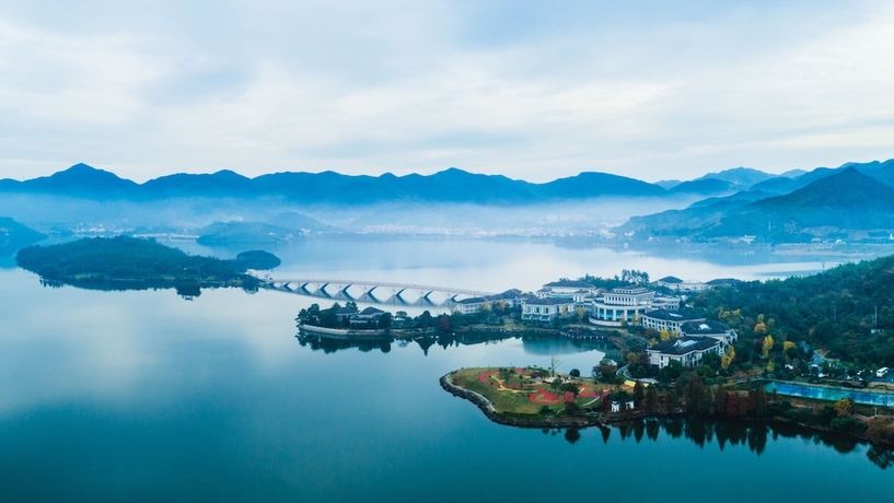 Imagen general del Hotel New Century Resort Siming Lake Yuyao, NingBo. Foto 1