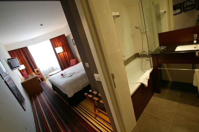 Imagen de la habitación del Hotel New Charlemagne. Foto 3