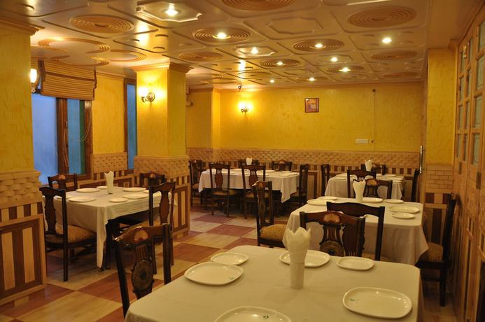 Imagen del bar/restaurante del Hotel New Cosmos, Shimla. Foto 4
