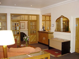 Imagen de los interiores del Hotel New County. Foto 4