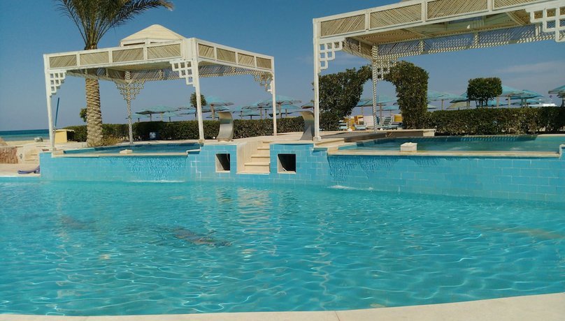 Imagen de la piscina del Hotel New Da Vinci. Foto 20