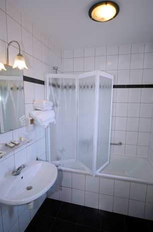 Imagen de la habitación del Hotel New De Lives. Foto 9