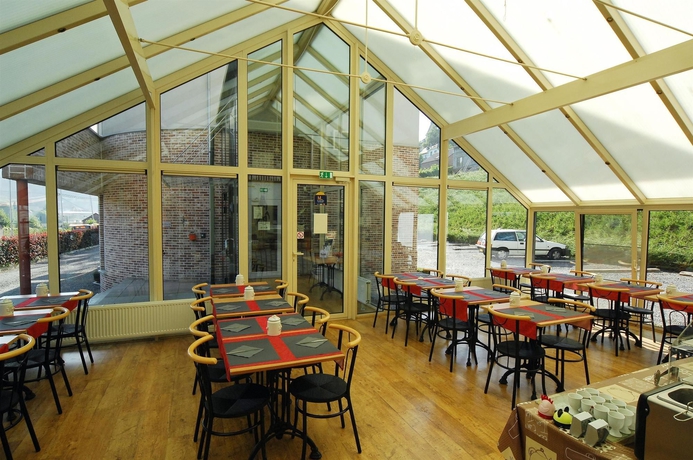 Imagen del bar/restaurante del Hotel New De Lives. Foto 5