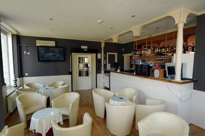 Imagen de los interiores del Hotel New De Lives. Foto 12