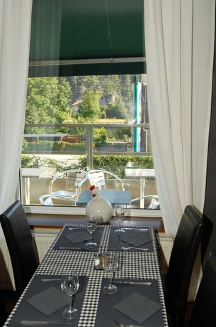 Imagen del bar/restaurante del Hotel New De Lives. Foto 8