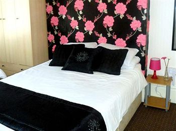 Imagen de la habitación del Hotel New Derina. Foto 6