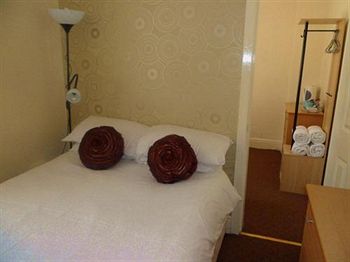 Imagen de la habitación del Hotel New Derina. Foto 9