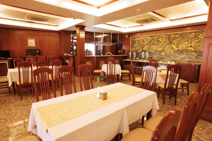Imagen del bar/restaurante del Hotel New Epoch. Foto 9