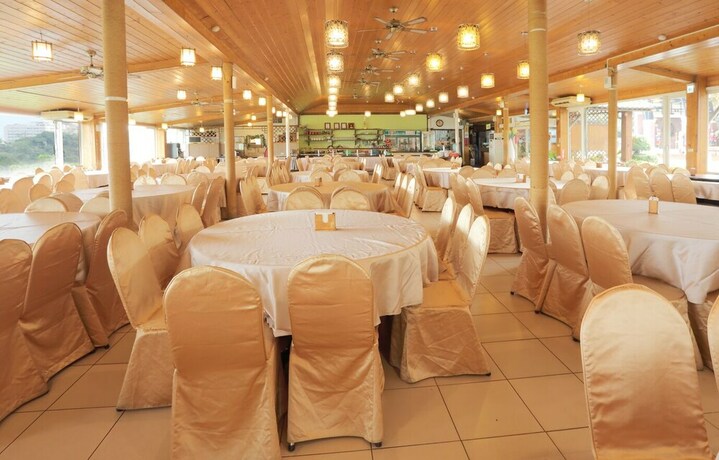 Imagen del bar/restaurante del Hotel New Era Art Resort And Spa. Foto 4