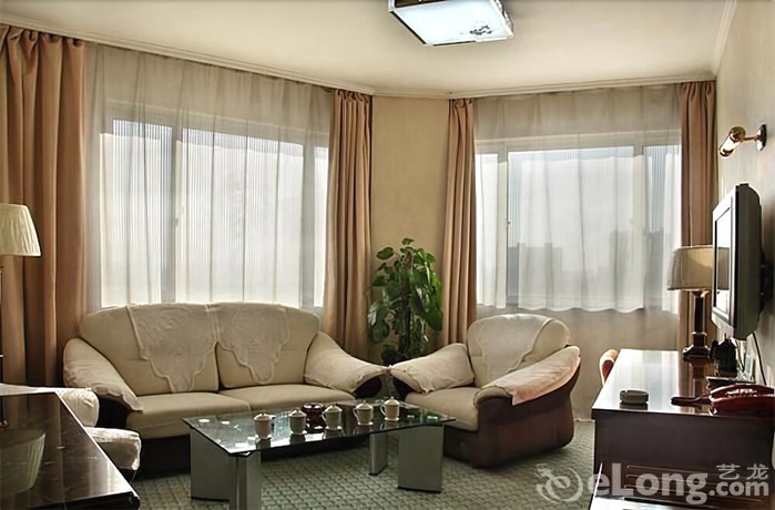 Imagen de la habitación del Hotel New Era Hotel. Foto 4