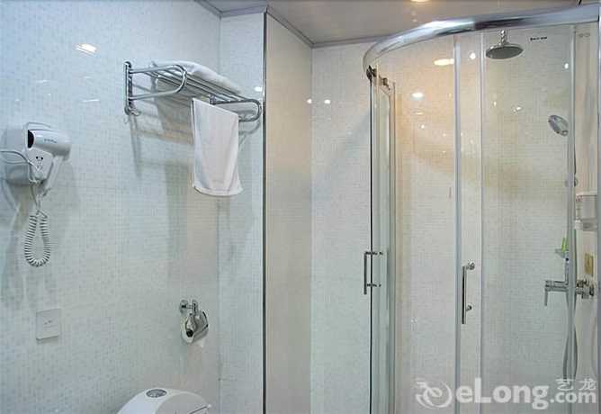 Imagen de la habitación del Hotel New Era Hotel. Foto 6