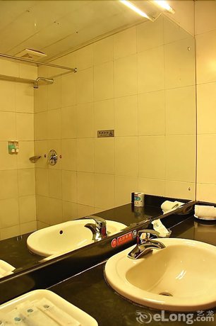 Imagen de la habitación del Hotel New Era Hotel. Foto 15