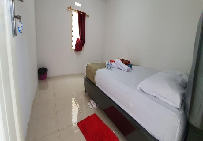 Imagen de la habitación del Hotel New Fatimah Guest House Syariah. Foto 5