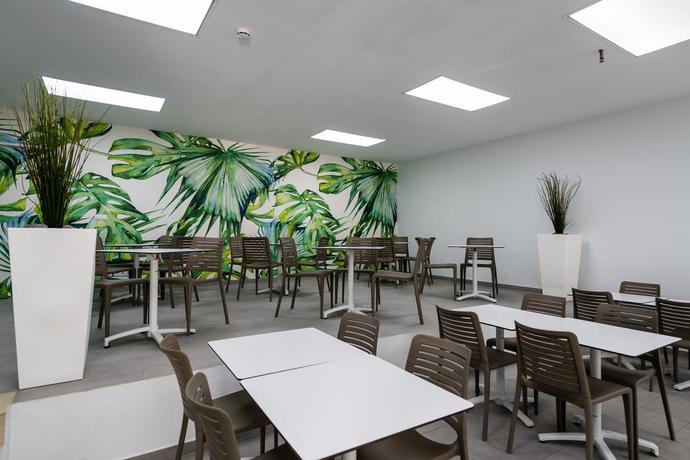 Imagen del bar/restaurante del Hotel New Folias. Foto 3