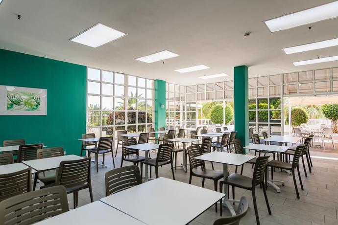 Imagen del bar/restaurante del Hotel New Folias. Foto 4