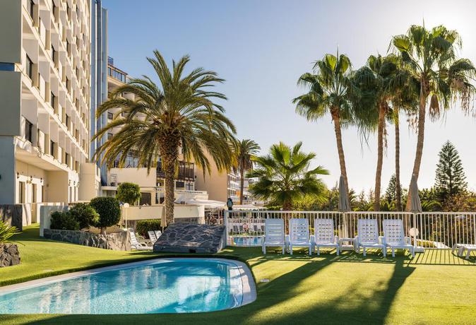 Imagen de la piscina del Hotel New Folias. Foto 23