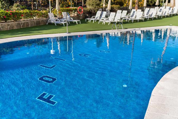 Imagen de la piscina del Hotel New Folias. Foto 24
