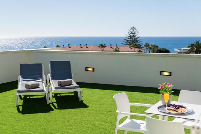 Imagen de los exteriores del Hotel New Folias. Foto 17