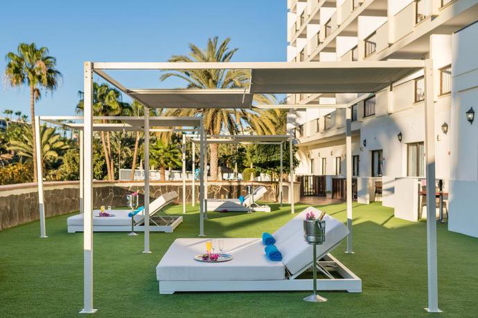 Imagen de los exteriores del Hotel New Folias. Foto 18