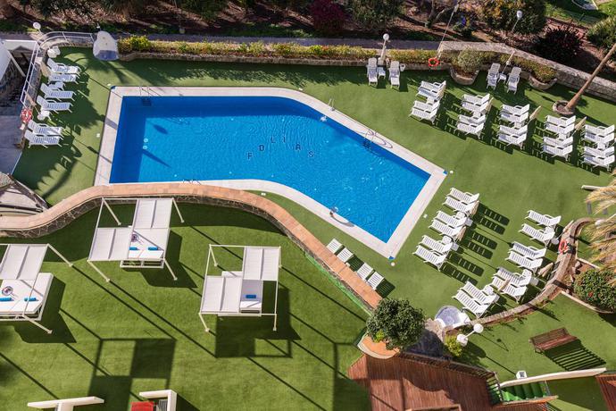 Imagen de la piscina del Hotel New Folias. Foto 25