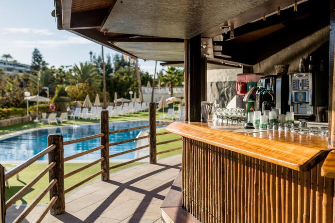 Imagen de la piscina del Hotel New Folias. Foto 27