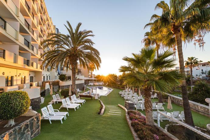 Imagen de los exteriores del Hotel New Folias. Foto 20