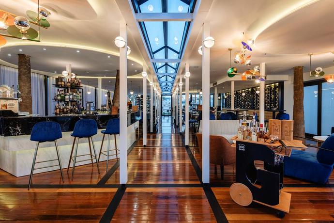 Imagen del bar/restaurante del Hotel New Folias. Foto 12