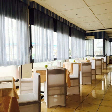 Imagen del bar/restaurante del Hotel New Friuli. Foto 5