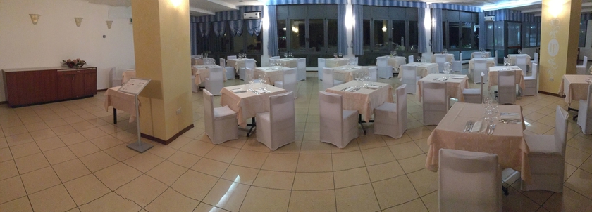 Imagen del bar/restaurante del Hotel New Friuli. Foto 6
