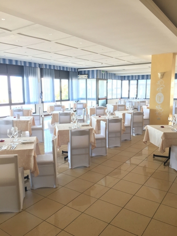 Imagen del bar/restaurante del Hotel New Friuli. Foto 10