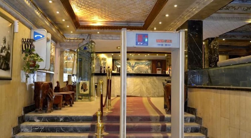 Imagen de los interiores del Hotel New Garden Palace. Foto 20