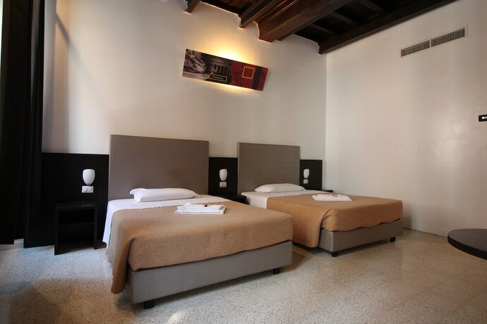 Imagen de la habitación del Hotel New Generation Hostel Tirana Center. Foto 15