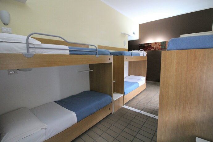 Imagen de la habitación del Hotel New Generation Hostel Tirana Center. Foto 19