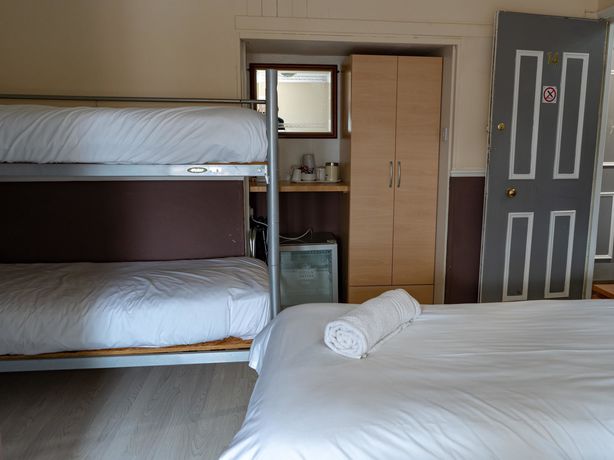 Imagen de la habitación del Hotel New George. Foto 2
