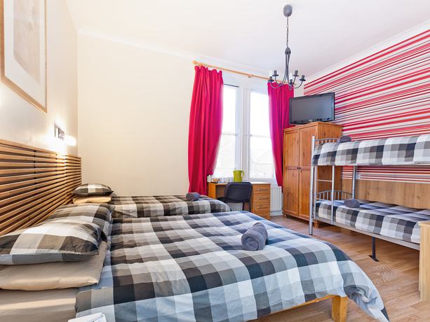 Imagen de la habitación del Hotel New George. Foto 13