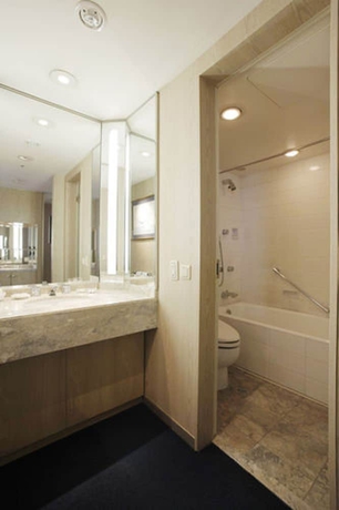 Imagen de la habitación del Hotel New Grand, Yokohama. Foto 3