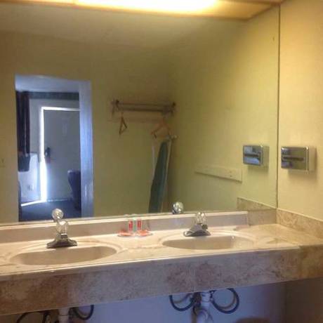 Imagen de la habitación del Hotel New Haven Inn. Foto 8