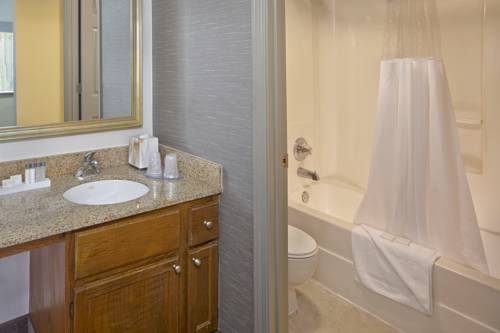 Imagen de la habitación del Hotel New Haven Village Suites. Foto 2