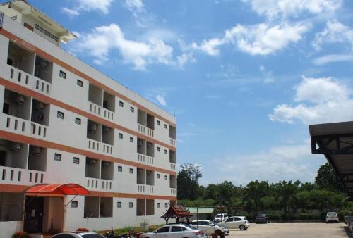 Imagen general del Hotel New Home Nakhon Chai Si. Foto 10