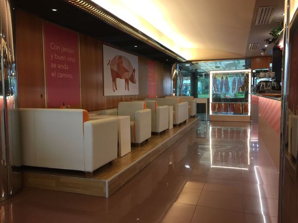 Imagen del bar/restaurante del Hotel New Hotel Oviedo. Foto 3