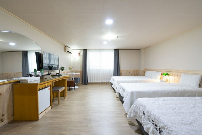 Imagen de la habitación del Hotel New Jeju. Foto 13